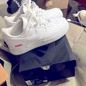 Lightly worn Men’s Nike Supreme, Size 8.5